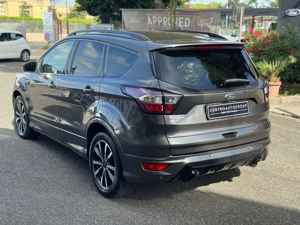 Usata Ford Kuga ST-Line 120 CV (88 kW) 2018 Magnetic grey SUV