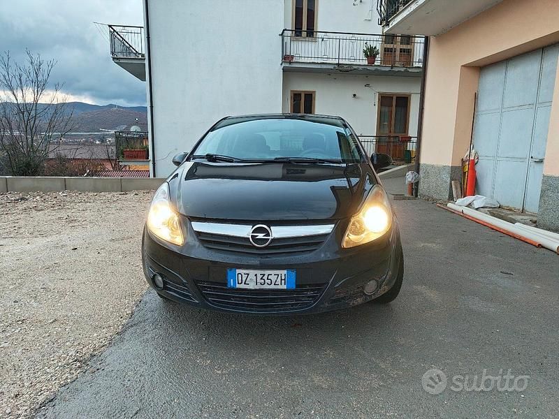Usata Opel Corsa 69 CV (50 kW) 2010 Nero Utilitaria