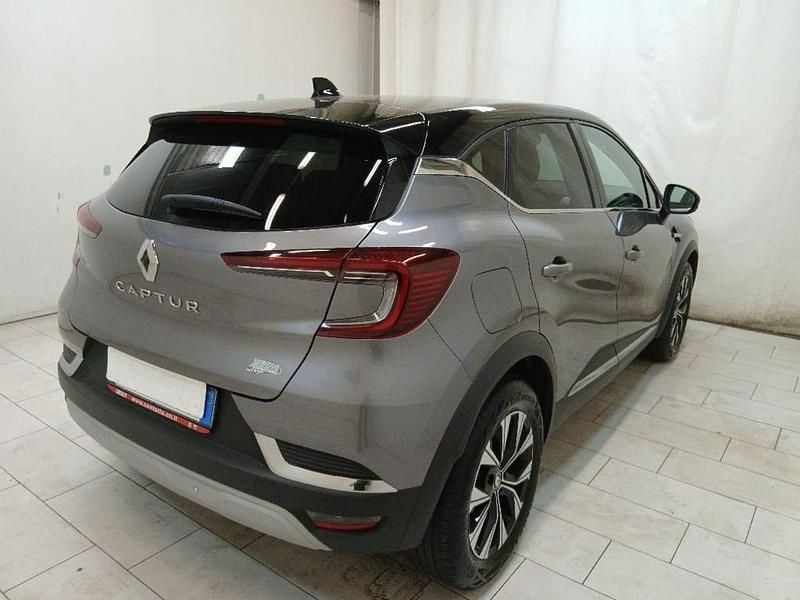 Usado Renault Captur Techno 140 CV (102 kW) 2022 Gris SUV