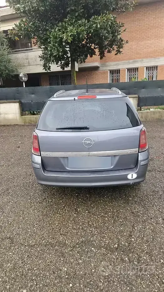 Usata Opel Astra 101 CV (74 kW) 2006 Nero Station wagon