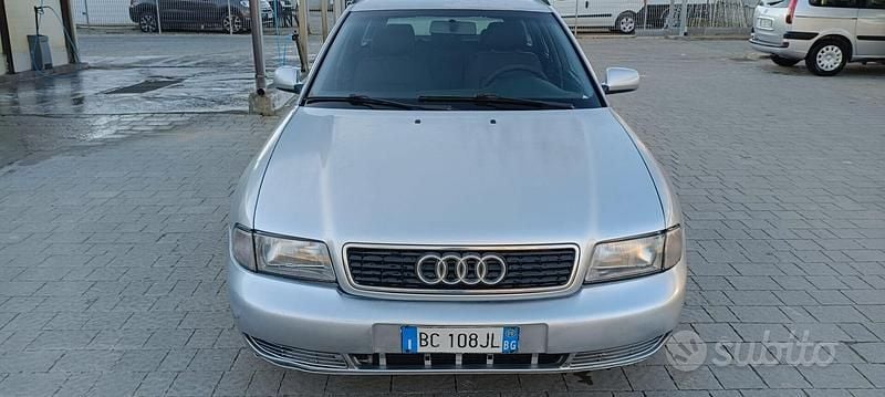 Usata Audi A4 110 CV (80 kW) 1999 Grigio Station wagon