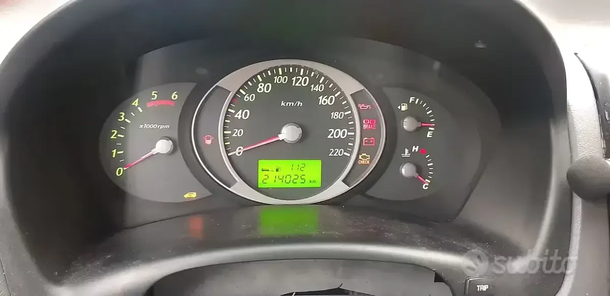 Usata Hyundai Tucson 112 CV (82 kW) 2005 Grigio SUV