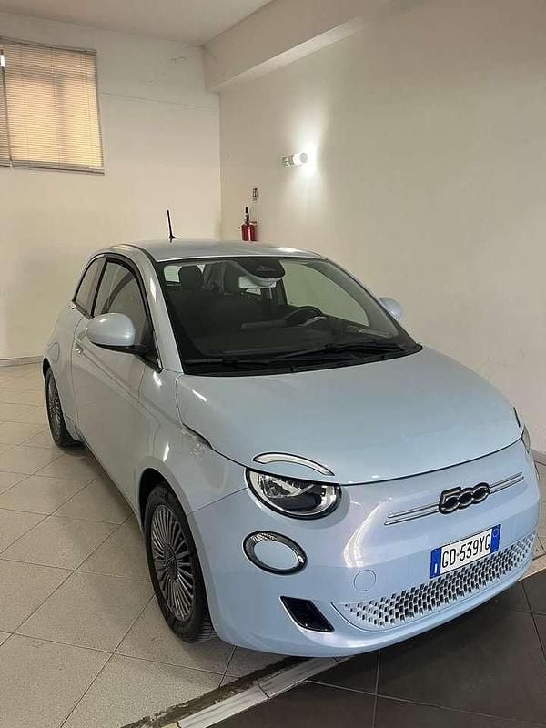 Usata Fiat 500e Icon 42 kW (58 CV) 2020 Azzurro Utilitaria