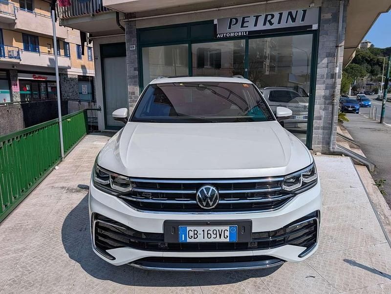 Usata VW Tiguan R-line 200 CV (147 kW) 2021 Bianco perlato SUV