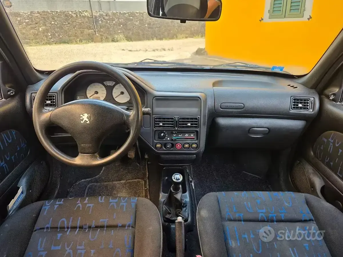 Usata Peugeot 106 Sport 60 CV (44 kW) 2001 Bluazzurro Utilitaria