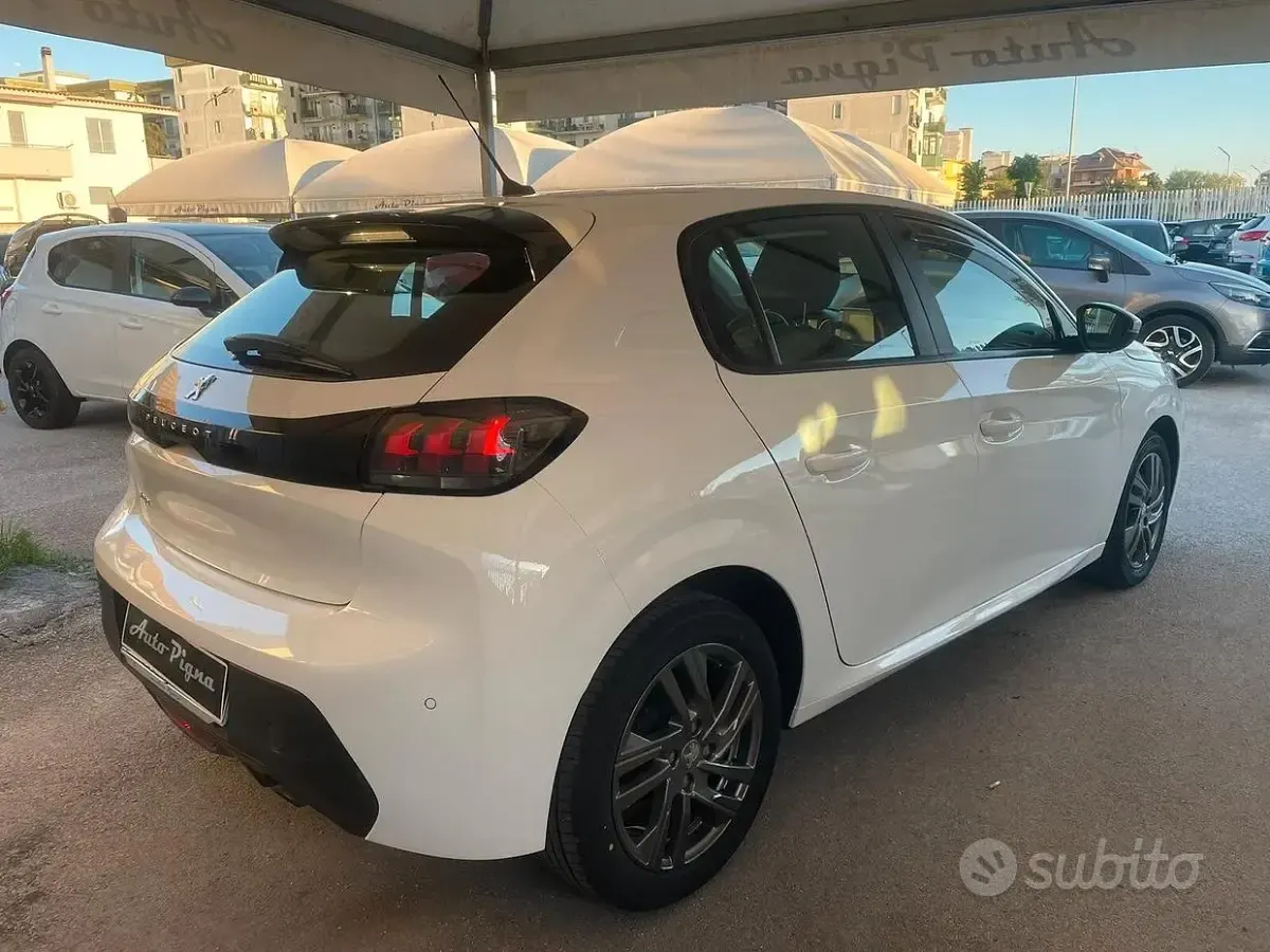 Usata Peugeot 208 Active 75 CV (55 kW) 2021 Bianco Utilitaria