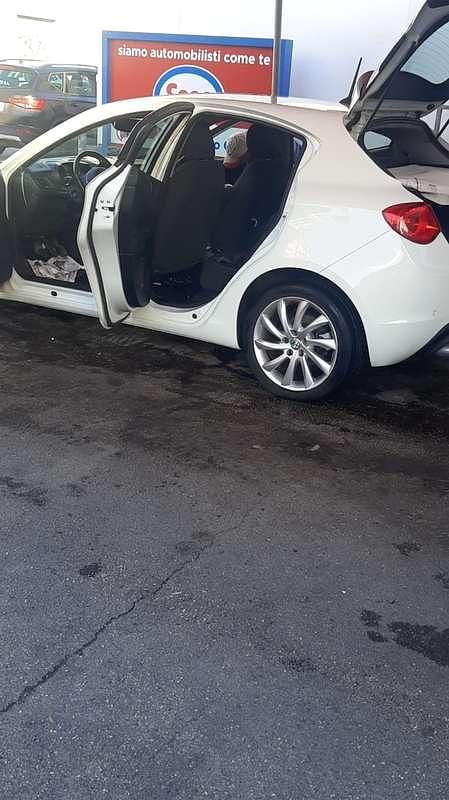 Usata Alfa Romeo Giulietta Exclusive 120 CV (88 kW) 2015 Bianco Berlina