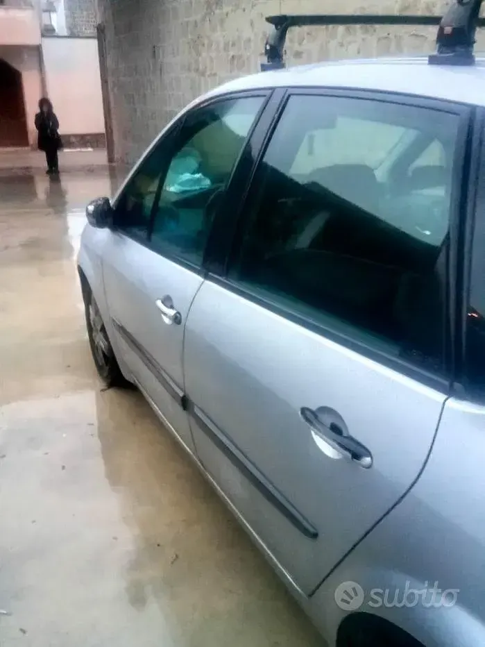 Usata Renault Scenic E-Tech 120 CV (88 kW) 2005 Grigio Berlina