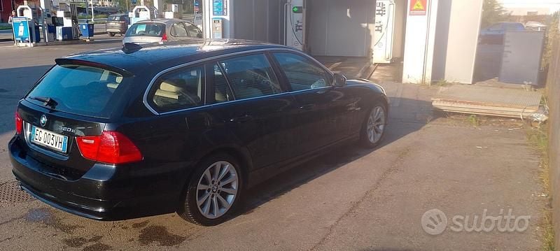 Usata BMW 320 184 CV (135 kW) 2011 Nero Station wagon