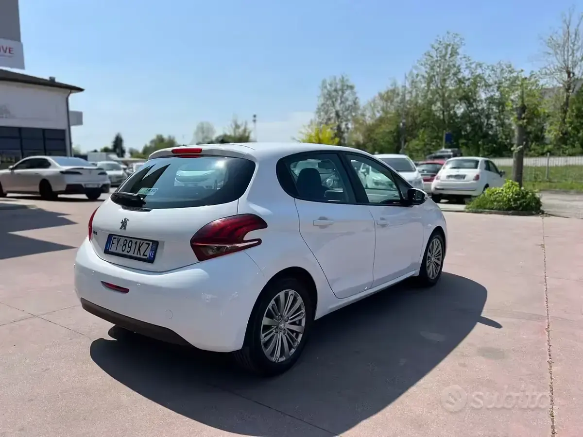 Usata Peugeot 208 Active 82 CV (60 kW) 2019 Bianco Utilitaria