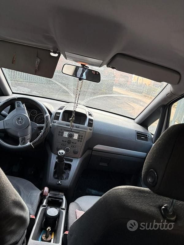 Usata 2006 Opel Zafira Monovolume | 2000 € - Immagine 1/4