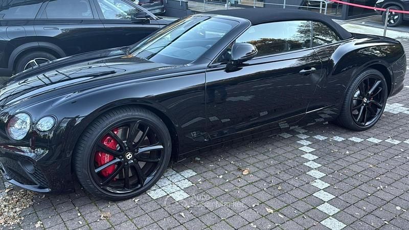 Usata Bentley Continental GT Convertible 635 CV (467 kW) 2020 Nero Cabrio