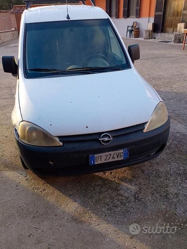 Usata Opel Combo 97 CV (71 kW) 2008 Monovolume