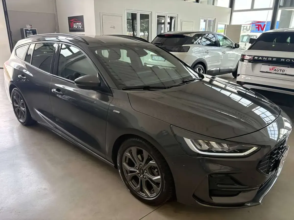 Usata Ford Focus ST-Line 120 CV (88 kW) 2022 Grigio Station wagon
