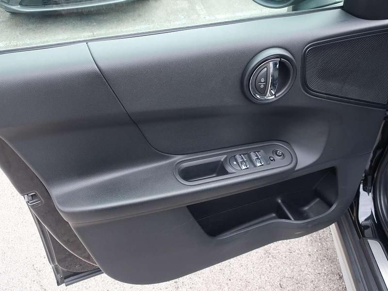 Usata Mini Cooper D Countryman Business 150 CV (110 kW) 2021 Nero met./ tetto bianco SUV