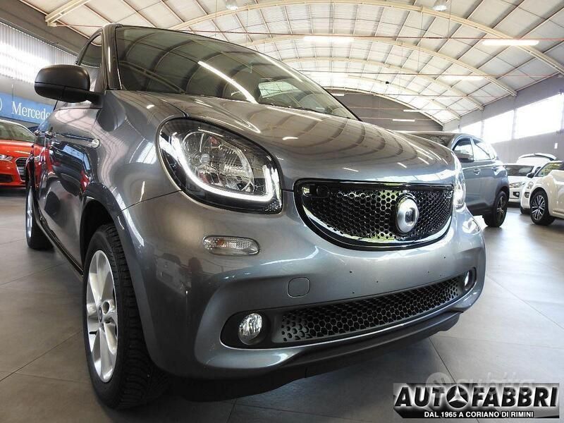 Usata Smart ForFour Passion 90 CV (66 kW) 2019 Grigio scuro Utilitaria