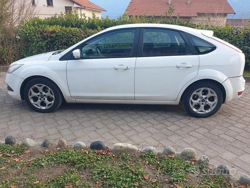 Usata Ford Focus 109 CV (80 kW) 2009 Bianco Berlina