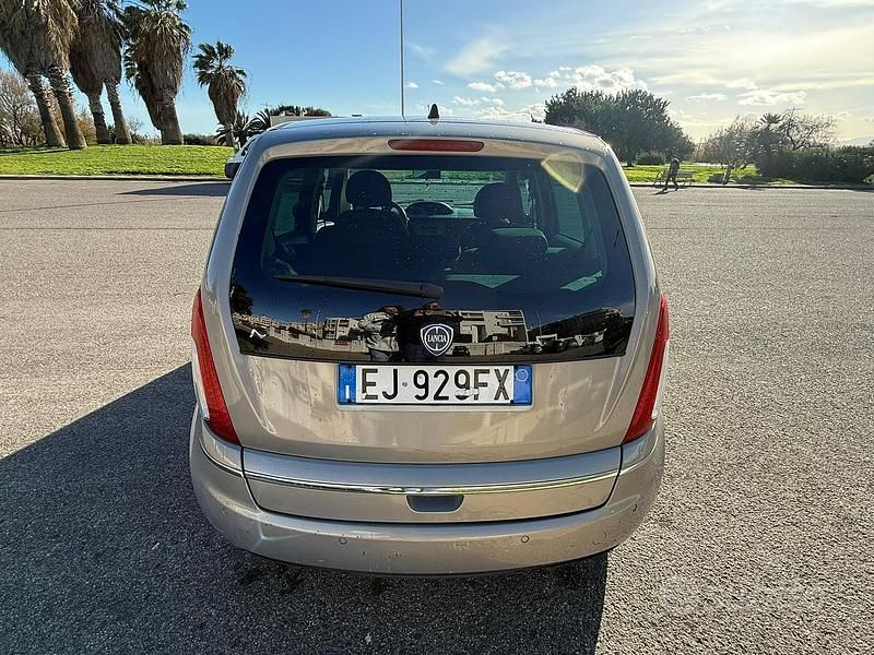 Usata Lancia Musa 90 CV (66 kW) 2011 Monovolume
