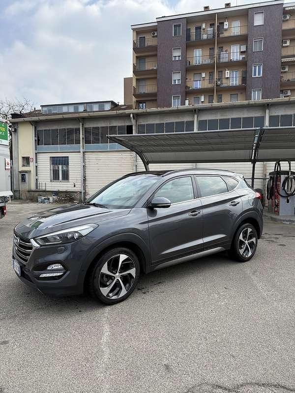 Usata Hyundai Tucson Xpossible 136 CV (100 kW) 2015 Grigio SUV