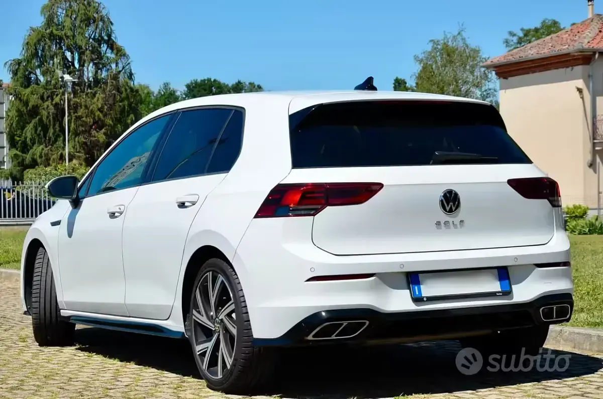 Usata VW Golf VIII R-line 130 CV (95 kW) 2022 Bianco Berlina