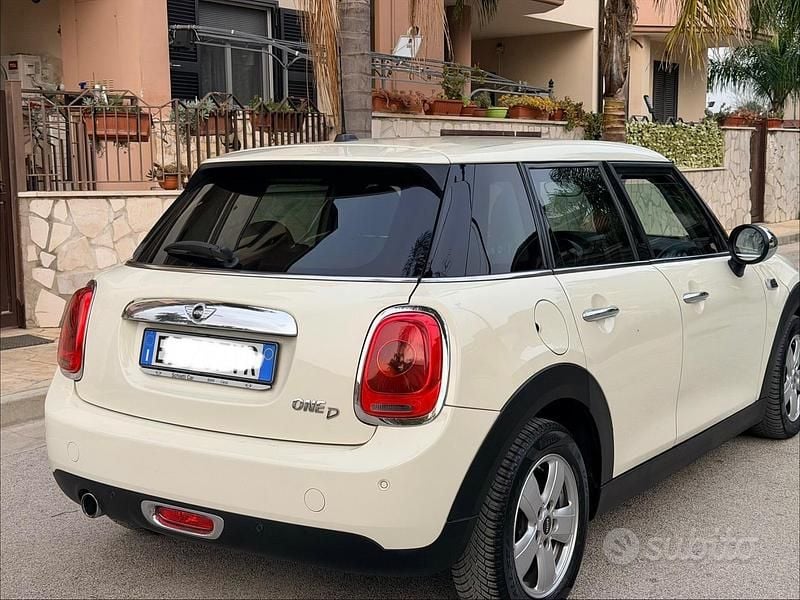 Usata Mini Cooper D 95 CV (69 kW) 2016 Beige Utilitaria