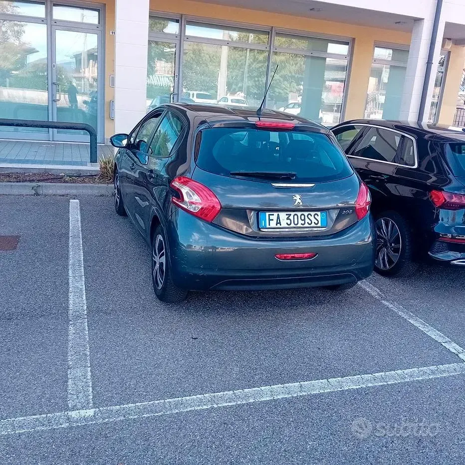 Usata Peugeot 208 95 CV (69 kW) 2015 Utilitaria