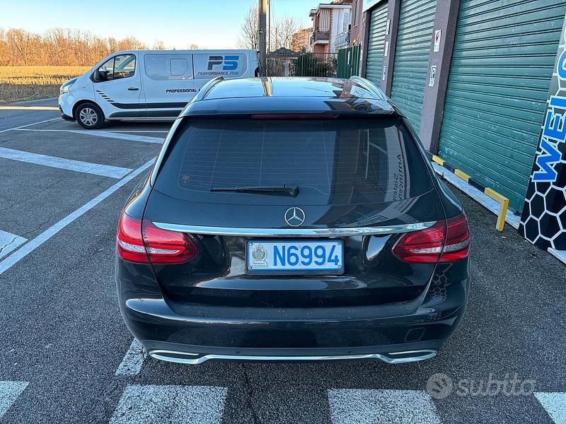 Usata Mercedes C200 136 CV (100 kW) 2019 Nero Station wagon