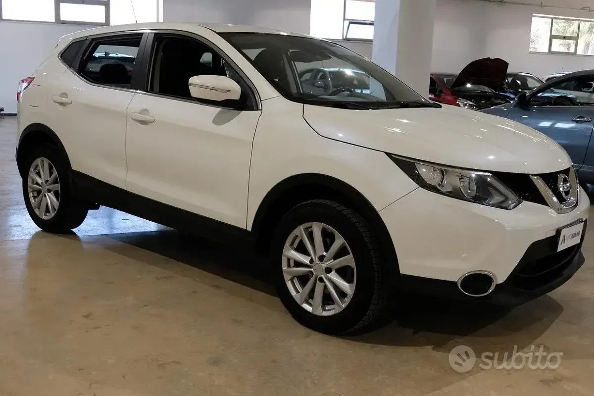 Usata Nissan Qashqai Acenta 110 CV (80 kW) 2015 Bianco SUV