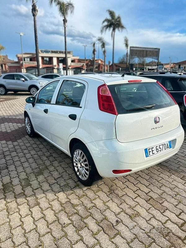 Usata Fiat Punto Lounge 85 CV (62 kW) 2016 Bianco Utilitaria