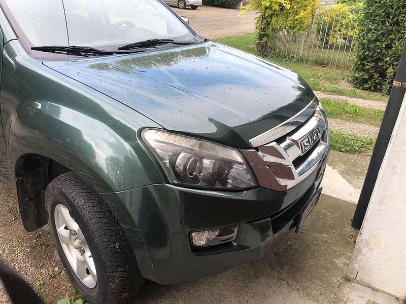 Usata Isuzu D-Max 163 CV (119 kW) 2015 Verde Pick-up
