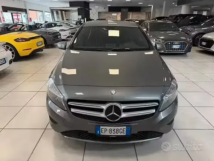 Usata Mercedes A180 109 CV (80 kW) 2013 Grigio Berlina