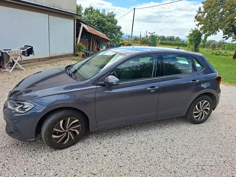 Usata VW Polo 95 CV (69 kW) 2023 Grigio Utilitaria