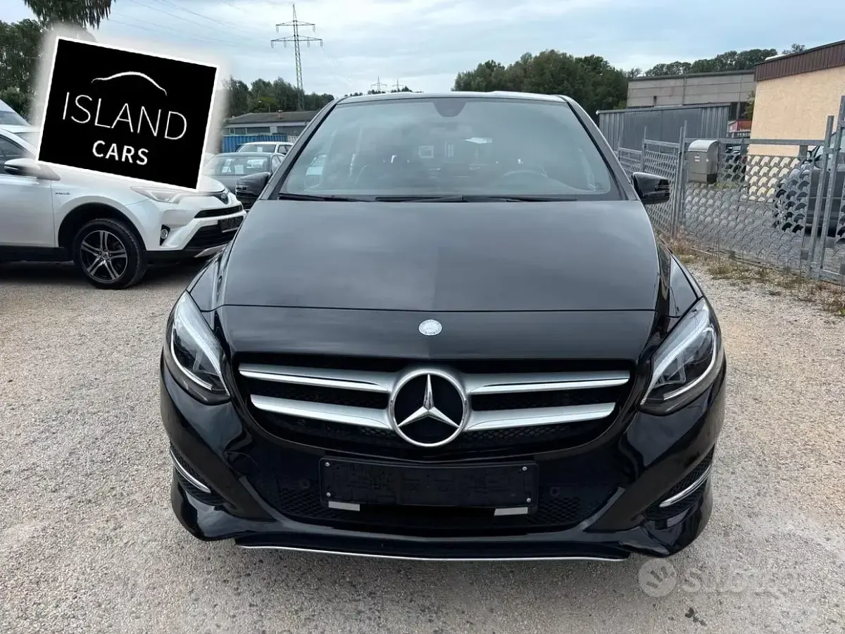 Usata Mercedes B180 Urban 122 CV (89 kW) 2016 Nero Utilitaria