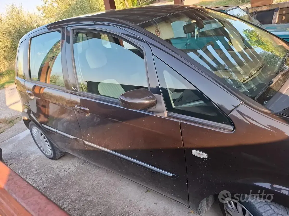 Usata Lancia Musa 69 CV (50 kW) 2007 Marrone Monovolume