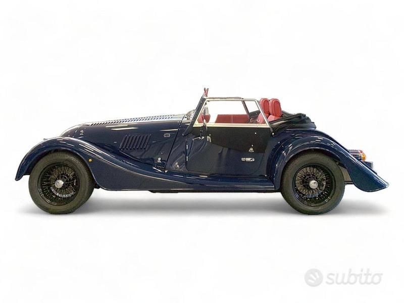 Nuova Morgan Plus 2025 Blu Cabrio