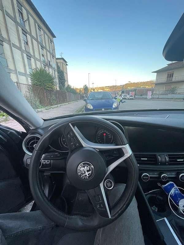 Usata Alfa Romeo Giulia 150 CV (110 kW) 2016 Nero Berlina