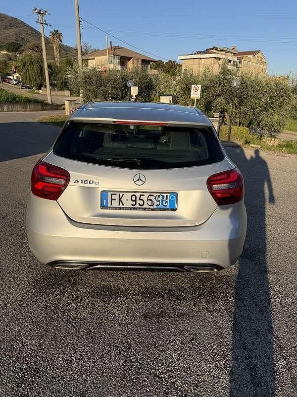 Usata Mercedes A180 109 CV (80 kW) 2017 Grigio Berlina