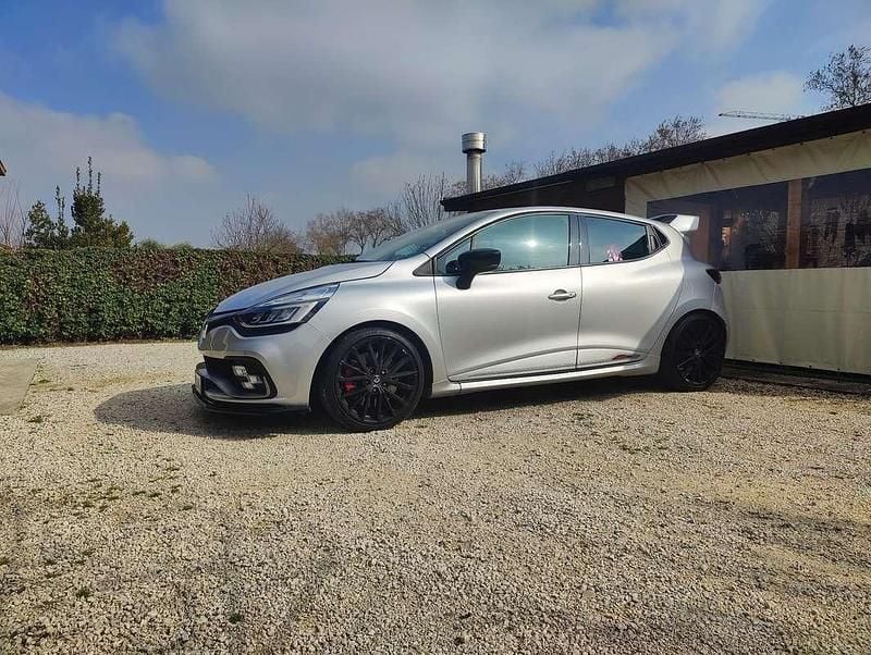 Usata Renault Clio IV Trophy 220 CV (161 kW) 2017 Berlina