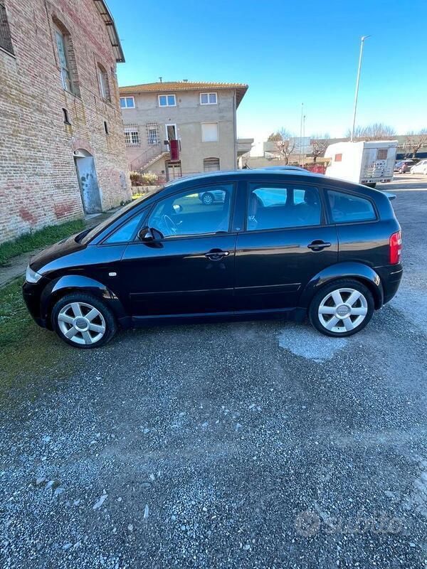Nero Usata 2003 Audi A2 Due volumi | 3500 € (Molto cara) - Immagine 1/4