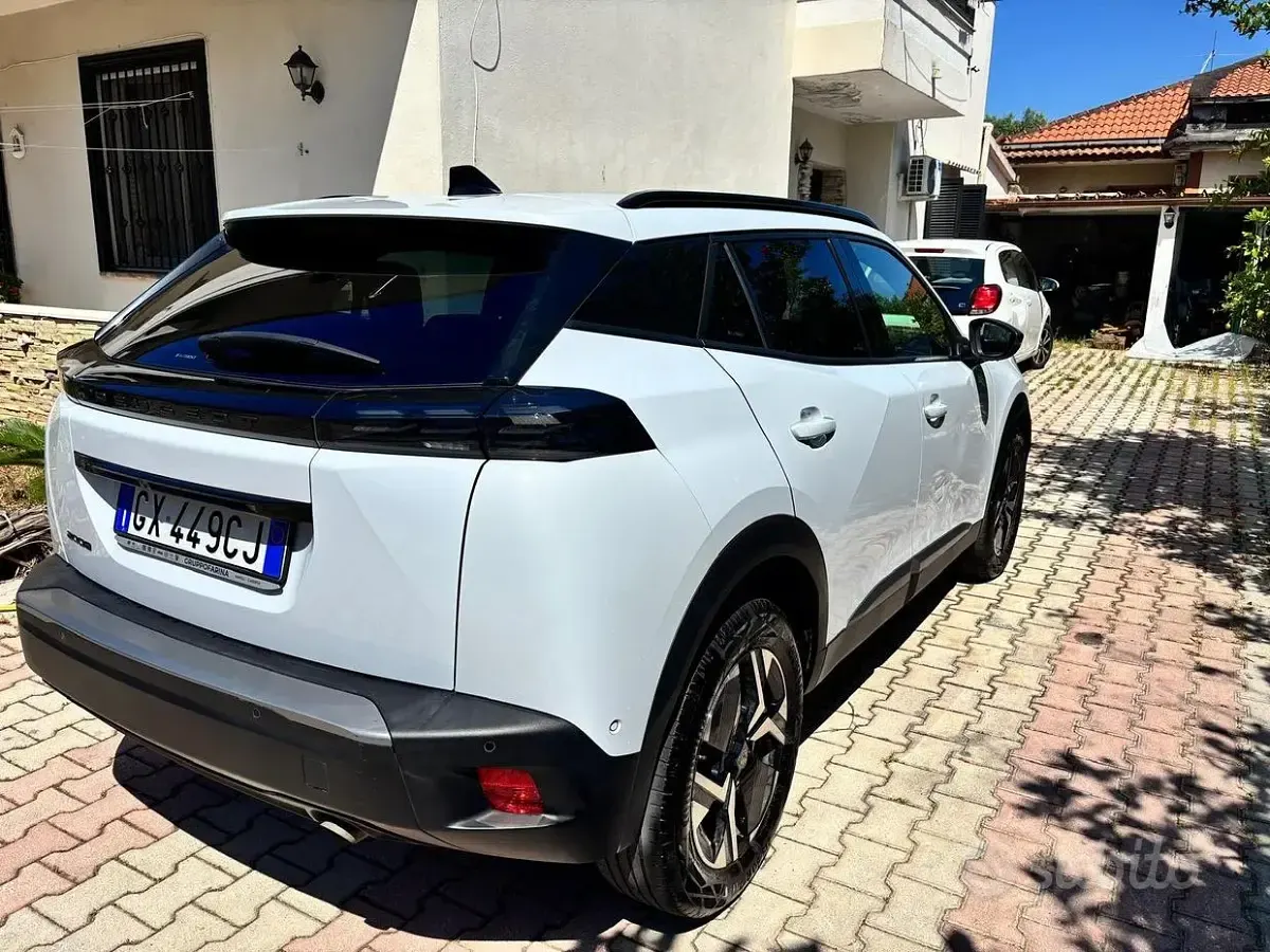 Usata Peugeot 2008 100 CV (73 kW) 2024 Bianco SUV
