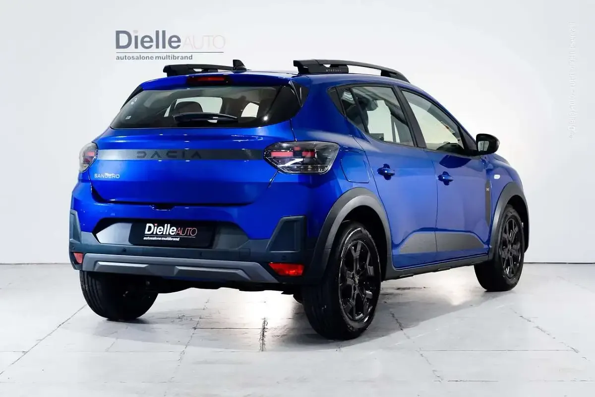 Nuova Dacia Sandero Extreme 122 CV (89 kW) 2026 Blu iron metallizzato SUV