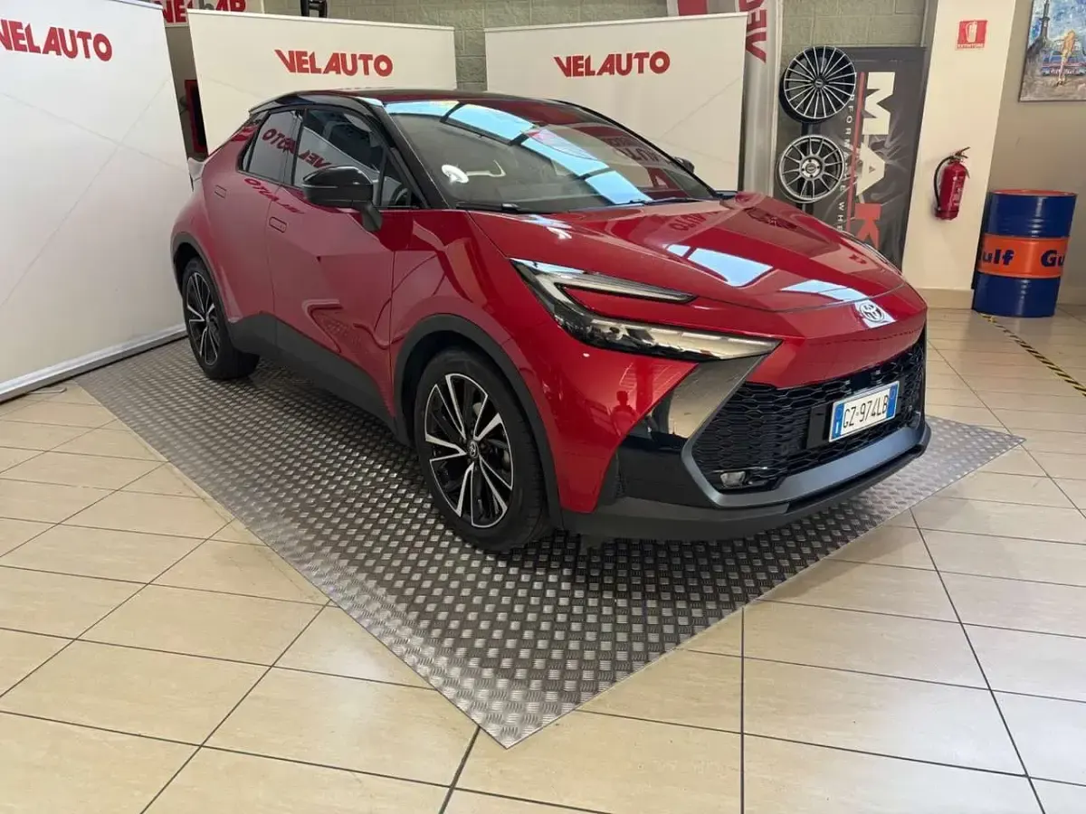 Usata Toyota C-HR Lounge 98 CV (72 kW) 2025 Rosso SUV