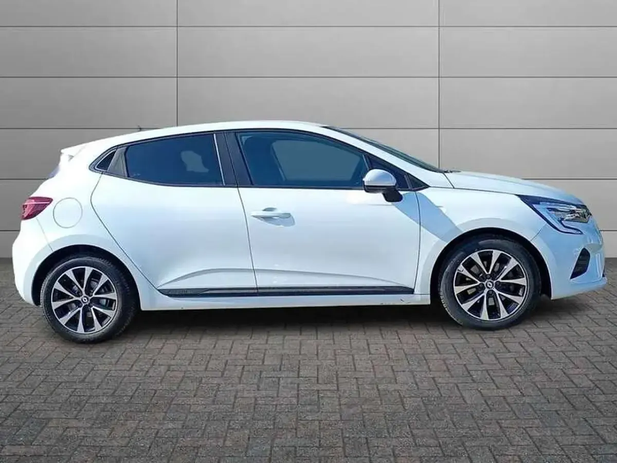 Usata Renault Clio Zen 140 CV (102 kW) 2022 Other Utilitaria