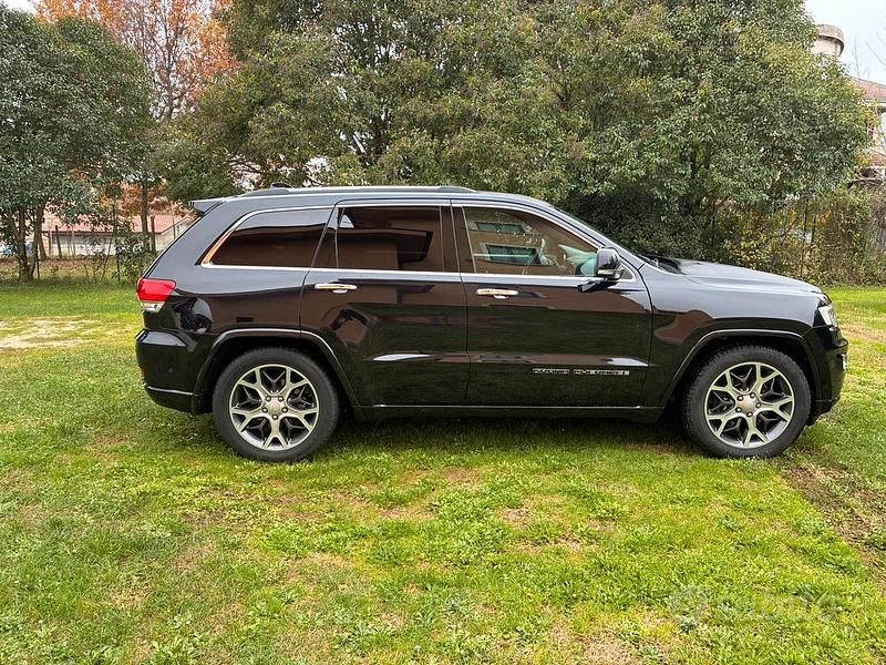 Usata Jeep Grand Cherokee Overland 250 CV (183 kW) 2019 Nero SUV