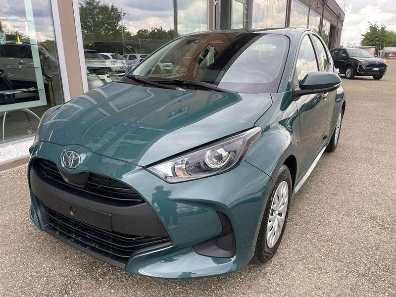Nuova Toyota Yaris Hybrid Active 92 CV (67 kW) 2026 Bianco Berlina