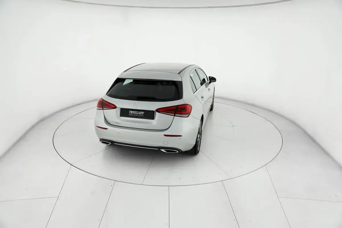 Usata Mercedes A180 116 CV (85 kW) 2022 Argento Berlina