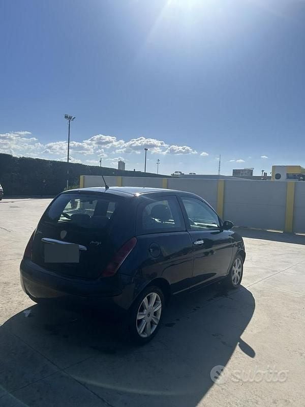 Usata Lancia Ypsilon 70 CV (51 kW) 2004 Nero Utilitaria