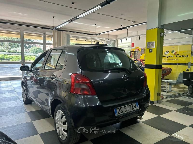 Usata Toyota Yaris 87 CV (63 kW) 2008 Gray Utilitaria