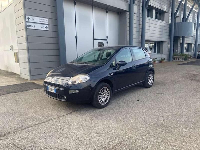 Usata Fiat Punto Lounge 69 CV (50 kW) 2016 Blu/azzurro Berlina