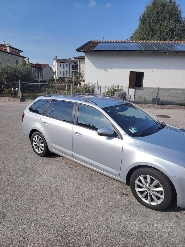 Usata Skoda Octavia Ambition 105 CV (77 kW) 2014 Grigio Berlina